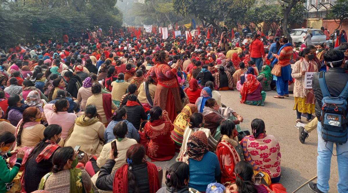 Delhi, Delhi latest news, anganwadi workers, Delhi anganwadi workers protest, anganwadi workers protest, Arvind Kejriwal, anganwadi centres, Saheli Samanvay Kendra, indian express